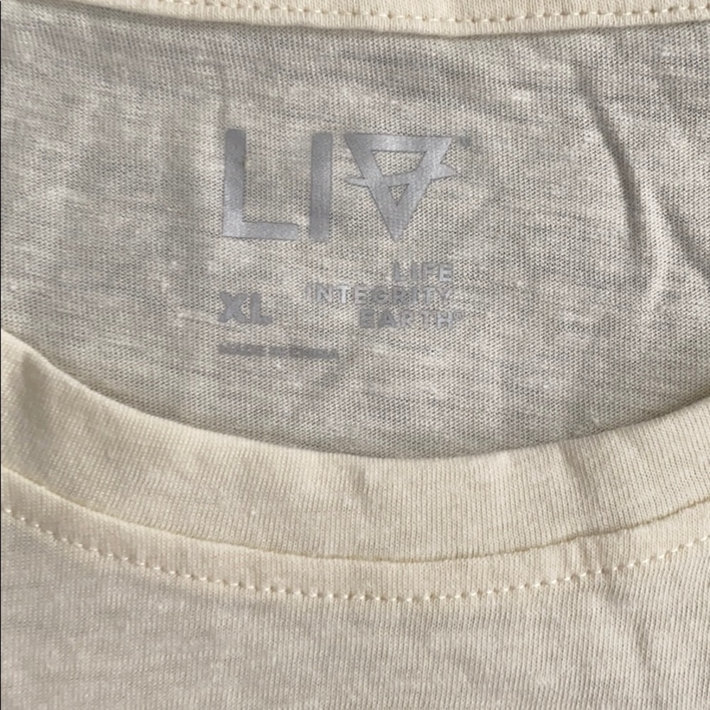 LIV outdoor “ explore the wild” shirt🌲 NEW - Picture 6 of 6